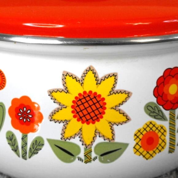 Retro Floral Enamel Cook Pot with Lid – Red/Yellow Flowers 2-Qt - Picture 2 of 12